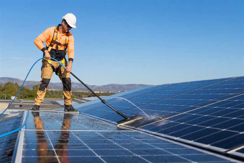 Limpeza de painéis solares